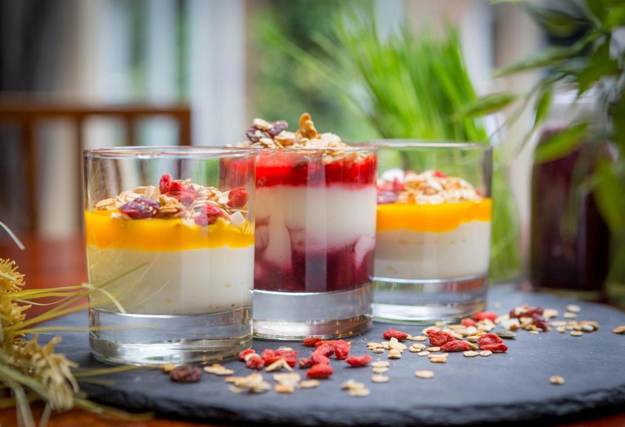 Maldron Hotel Glasgow City Exterior photo Yoghurt with muesli and dried fruits