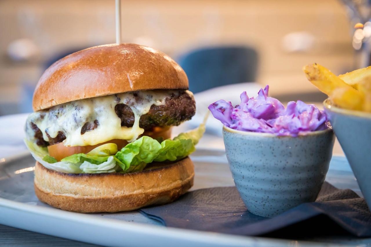 Maldron Hotel Glasgow City Exterior photo A burger with cheese