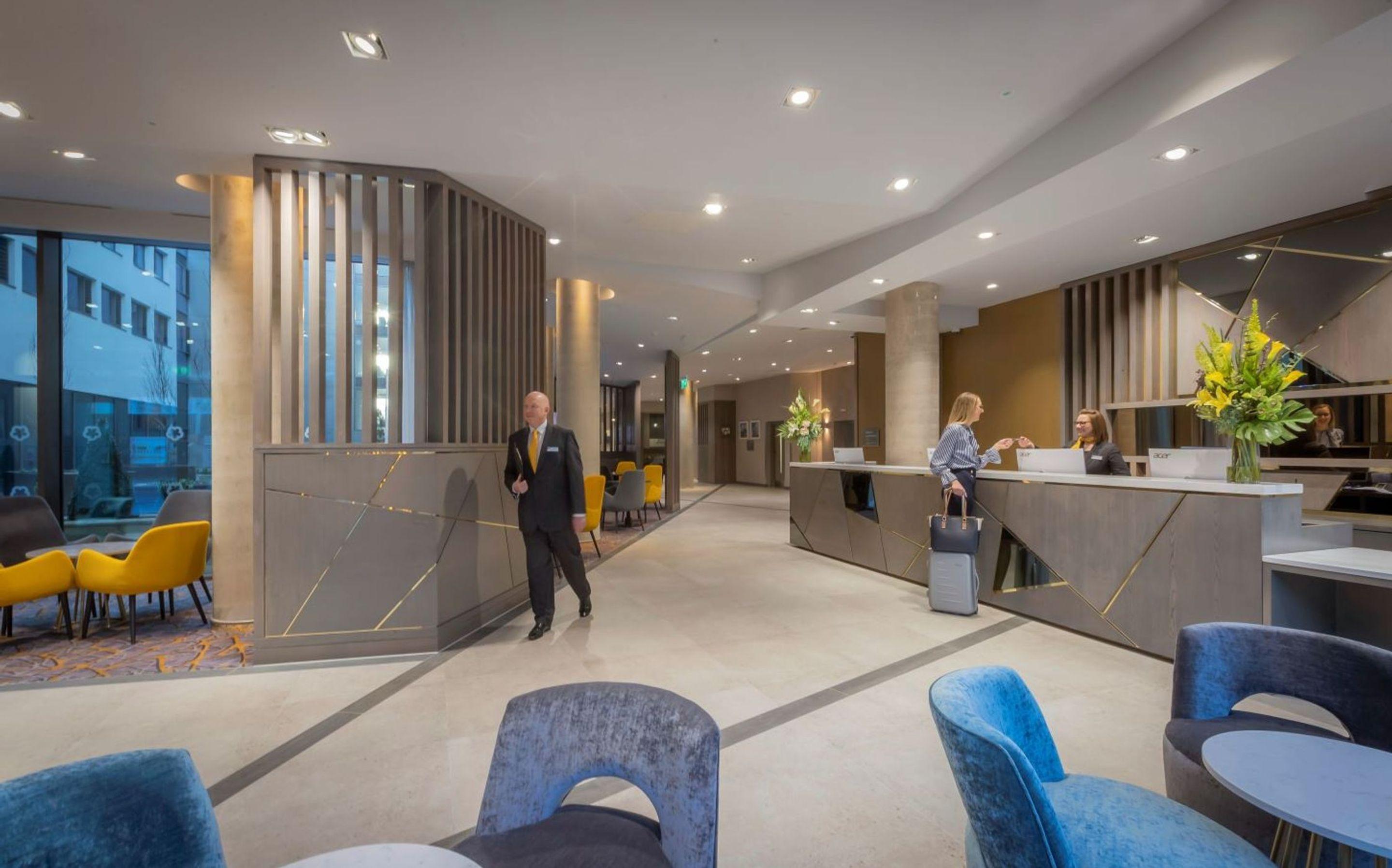 Maldron Hotel Glasgow City Exterior photo Reception desk